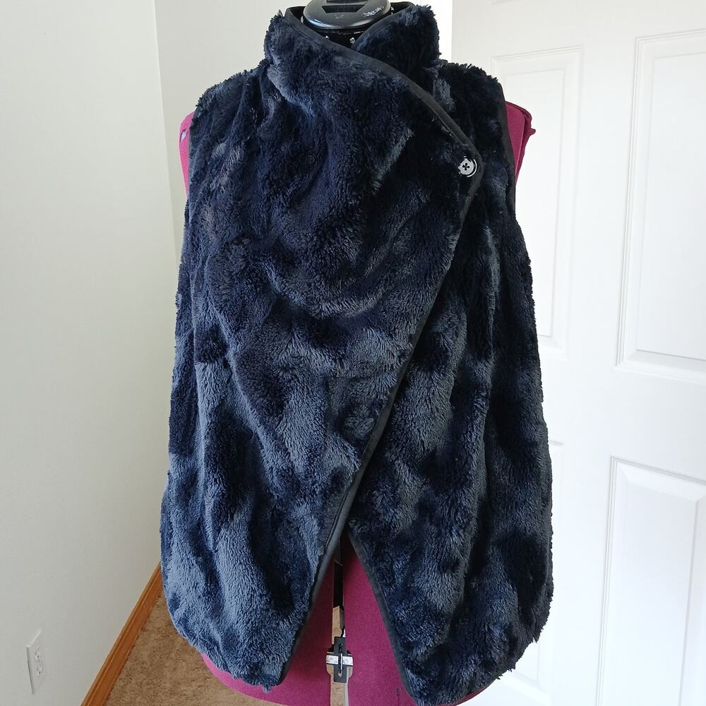 Jack by BB Dakota Black Faux Fur Vest Small sleeveless jacket coat pockets soft - Picture 2 of 15